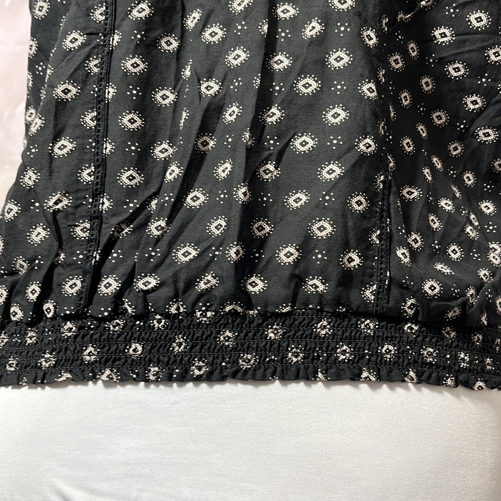 Forever 21 Sleeveless Blouse Gold Button and Lace Detailing Black & Cream SZ S - Picture 5 of 12